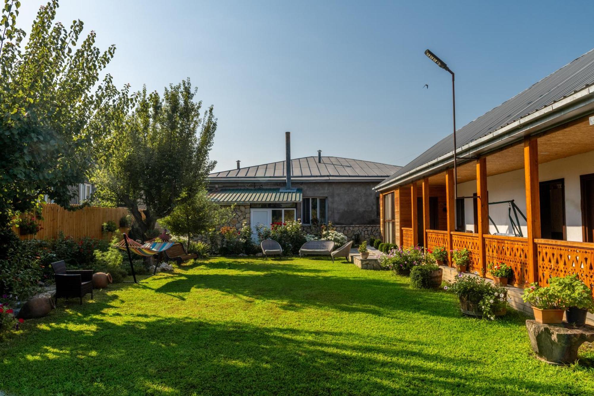 Alvani Inn K'vemo Alvani Buitenkant foto